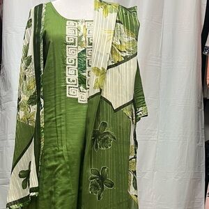 Embroidered cotton Green 3 piece suit, with chiffon duppatta